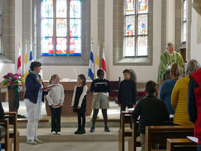 Vorstellung der Kommunionkinder in St. Crescentius (Foto: Karl-Franz Thiede)